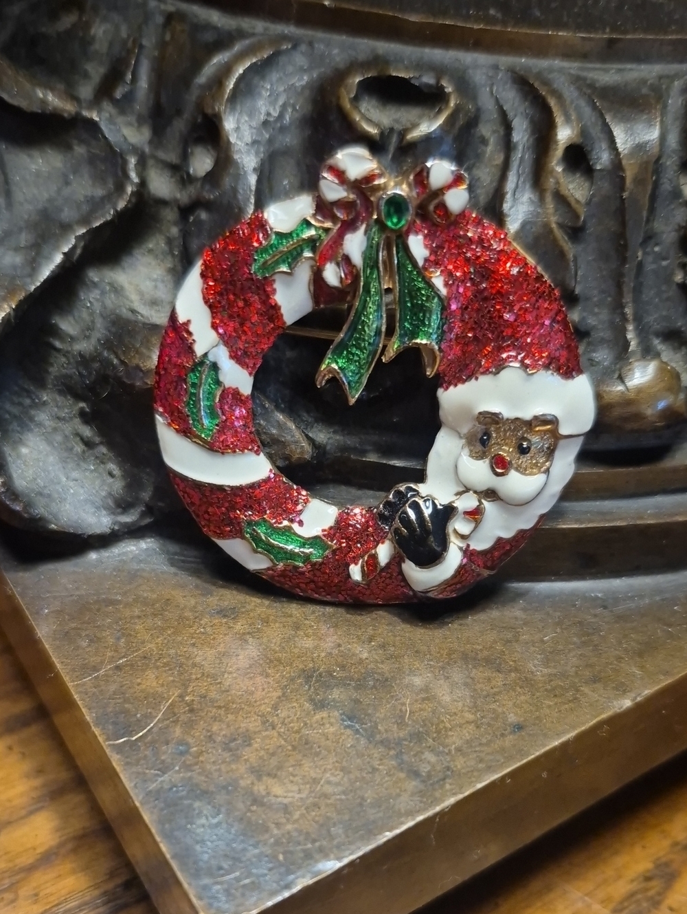 Vintage Christmas Holiday Santa Wreath Brooch SFJ
